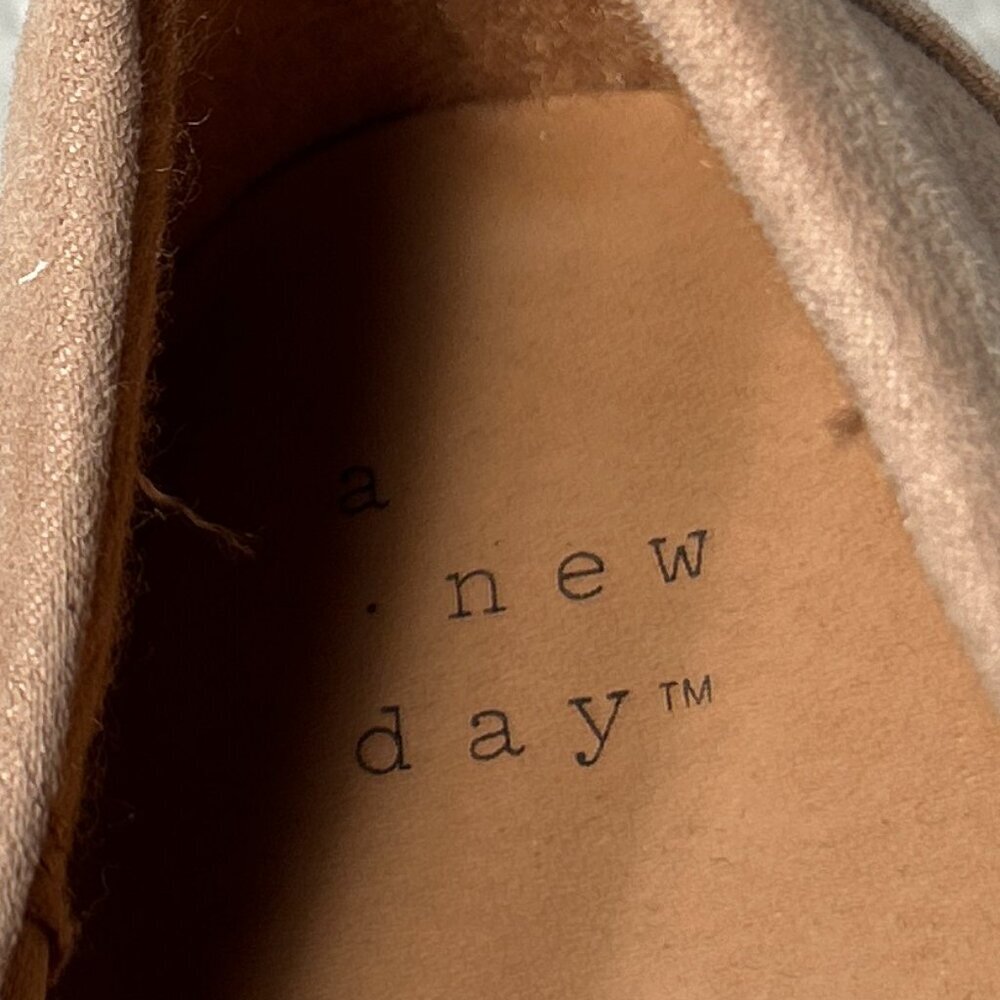 a new day NWOT SZ8 Tan Vegan Suede Penny Loafer Preppy Academia Modern Essential - Picture 10 of 10